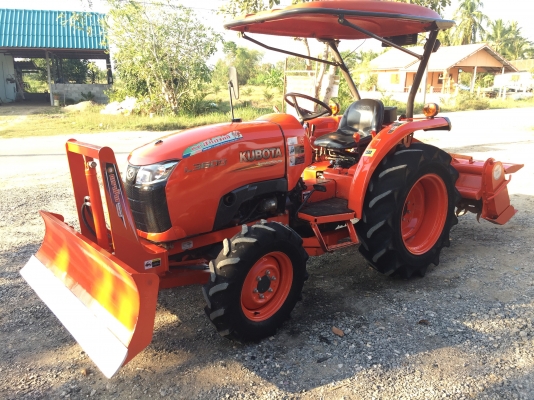 ขายรถไถคูโบต้า L3608(4WD)2เพลาพร้อมอุปกรณ์ครบ ราคา298,000 บาท สนใจต่อรองได้ 081-9136451