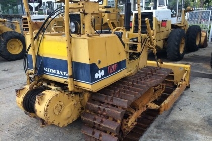 KOMATSU D20P-6 มีวินช์ลากของ