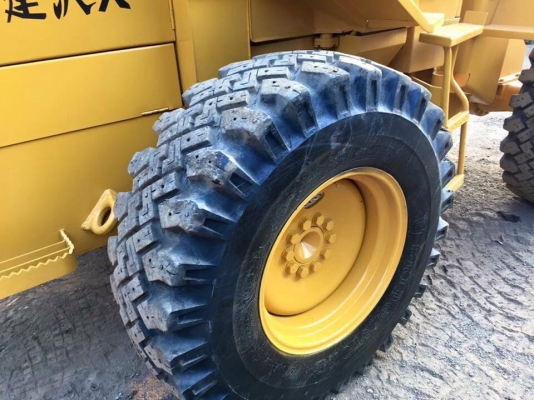 ขายรถตัก ยอดนิยม CATERPILLAR (910E)  ระบบไว เครื่องดี ทำงานเร็ว ยางสวย100\% ระบบไฟฟ้าใช้ได้ทุกจุด. รถพร้อมใช้งาน