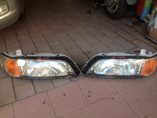 ไฟหน้า NISSAN CEFIRO A32 โคมเพชรเก่าญี่ปุ่นเเท้หลอดครบสภาพสวยคู่ละ