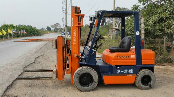 ขายด่วนรถยก TOYOTA 5FGยก2.5ตันเสาสูง3เมตรงาหนีบหมูนได้360องศารถนอกเพิ่งเข้ามายังไม่เคยใช้งานในเมืองไทยเลย=รุ่นใหม่ขายถูกๆๆ