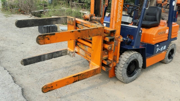 ขายด่วนรถยก TOYOTA 5FGยก2.5ตันเสาสูง3เมตรงาหนีบหมูนได้360องศารถนอกเพิ่งเข้ามายังไม่เคยใช้งานในเมืองไทยเลย=รุ่นใหม่ขายถูกๆๆ