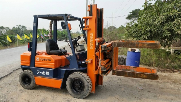 ขายด่วนรถยก TOYOTA 5FGยก2.5ตันเสาสูง3เมตรงาหนีบหมูนได้360องศารถนอกเพิ่งเข้ามายังไม่เคยใช้งานในเมืองไทยเลย=รุ่นใหม่ขายถูกๆๆ