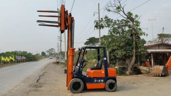 ขายด่วนรถยก TOYOTA 5FGยก2.5ตันเสาสูง3เมตรงาหนีบหมูนได้360องศารถนอกเพิ่งเข้ามายังไม่เคยใช้งานในเมืองไทยเลย=รุ่นใหม่ขายถูกๆๆ