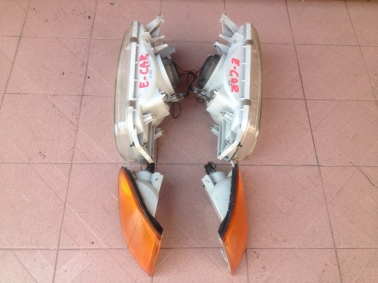 ไฟหน้าพร้อมไฟมุม มิตซู E CAR เก่าญี่ปุ่นเเท้สภาพสวยคู่ละ ไฟหน้าพร้อมไฟมุม มิตซู E CAR เก่าญี่ปุ่นเเท้สภาพสวยคู่ละ