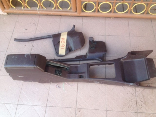 ชุดท้าวเเขนกลางที่ใส่ของ TOYOTA AE91 เก่าญี่ปุ่นเเท้สภาพตามรูปครับ