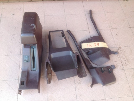 ชุดท้าวเเขนกลางที่ใส่ของ TOYOTA AE91 เก่าญี่ปุ่นเเท้สภาพตามรูปครับ ชุดท้าวเเขนกลางที่ใส่ของ TOYOTA AE91 เก่าญี่ปุ่นเเท้สภาพตามรูปครับ