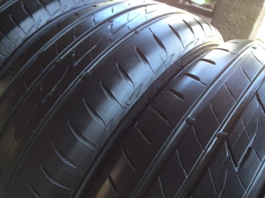 ยางBRIDGESTONE  215 60R16สัปดาห์ที่49ปี2014 ลงพื้นจริงปี2015 สภาพสวยมากๆ ดอกเยอะมากๆ ไม่มีปะ