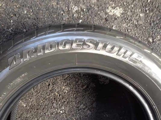 ยางBRIDGESTONE  215 60R16สัปดาห์ที่49ปี2014 ลงพื้นจริงปี2015 สภาพสวยมากๆ ดอกเยอะมากๆ ไม่มีปะ