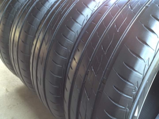 ยางBRIDGESTONE  215 60R16สัปดาห์ที่49ปี2014 ลงพื้นจริงปี2015 สภาพสวยมากๆ ดอกเยอะมากๆ ไม่มีปะ