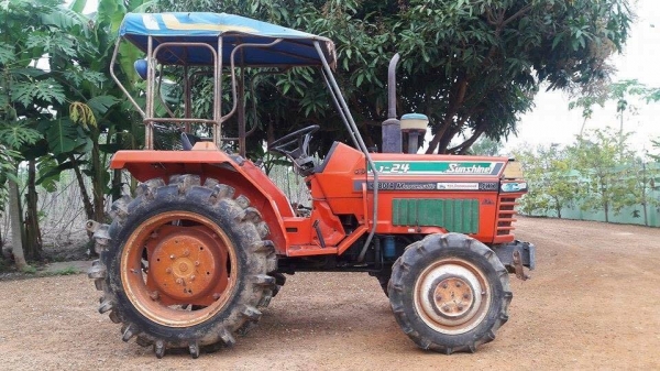 ขายรถไถ รุ่น L1 24 คูโบต้า รถพร้อมใช้งาน ขายรถไถ รุ่น L1 24 คูโบต้า รถพร้อมใช้งาน