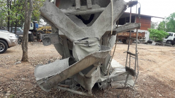 ขาย โม่ปูน 6 คิว สภาพพร้อมใช้ อุปกรณ์มีให้ครบ ยกขึ้นใส่รถใช้งานได้เลย