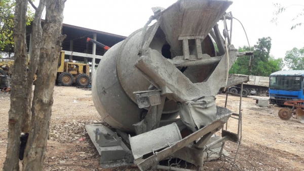 ขาย โม่ปูน 6 คิว สภาพพร้อมใช้ อุปกรณ์มีให้ครบ ยกขึ้นใส่รถใช้งานได้เลย