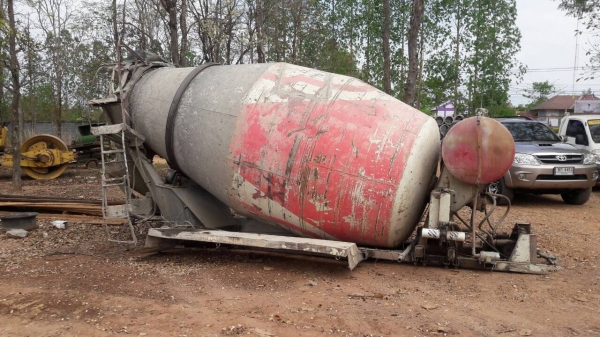 ขาย โม่ปูน 6 คิว สภาพพร้อมใช้ อุปกรณ์มีให้ครบ ยกขึ้นใส่รถใช้งานได้เลย