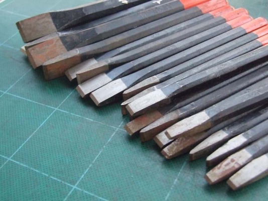 เหล็กสกัด Z mark จากประเทศญี่ปุ่นครับ มีมาหลายขนาดครับ