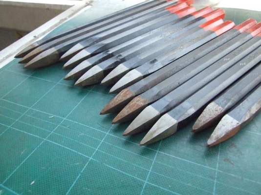 เหล็กสกัด Z mark จากประเทศญี่ปุ่นครับ มีมาหลายขนาดครับ