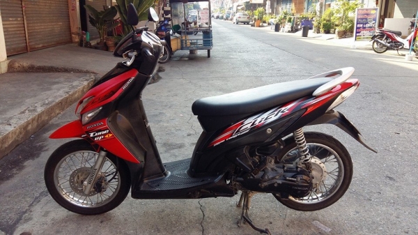 Click ปี 51 รถบ้าน สีแดง ดำ เครื่องเดิมๆ มีเล่ม เอกสารครบ ทดลองขับได้ทุกวัน โทร. 02-9165022,099-0812001