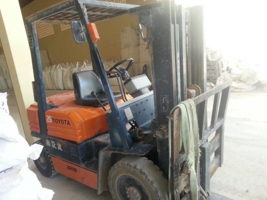 รถยกโตโยต้ารุ่น 5 เสาสูง 4.50 เมตร เครื่องดีเซล เกียร์ธรรมดา รถยกโตโยต้ารุ่น 5 เสาสูง 4.50 เมตร เครื่องดีเซล เกียร์ธรรมดา