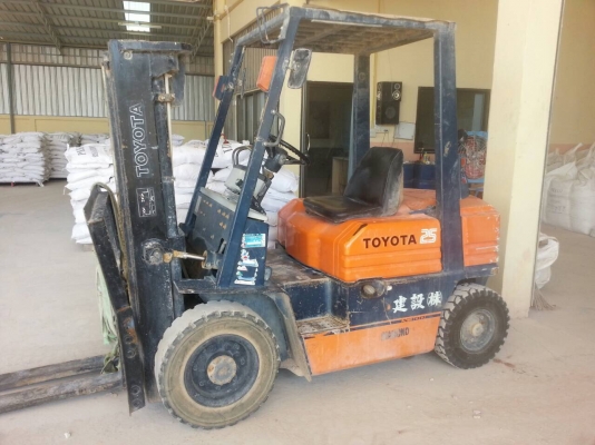 รถยกโตโยต้ารุ่น 5 เสาสูง 4.50 เมตร เครื่องดีเซล เกียร์ธรรมดา