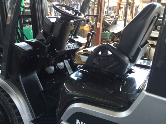 รถยกนิสสัน น้ำหนักยก 3 ตัน เสาสูง 4 เมตร เครื่องดีเซล เกียร์ธรรมดา ใช้งานมา 5400 ช.ม.