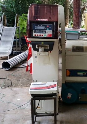 เครื่องชั่งพร้อมคัดแยกเมล็ด YANMAR  รุ่น URC220 เก่าญี่ปุ่น สภาพสวย เครื่องพร้อมใช้งาน