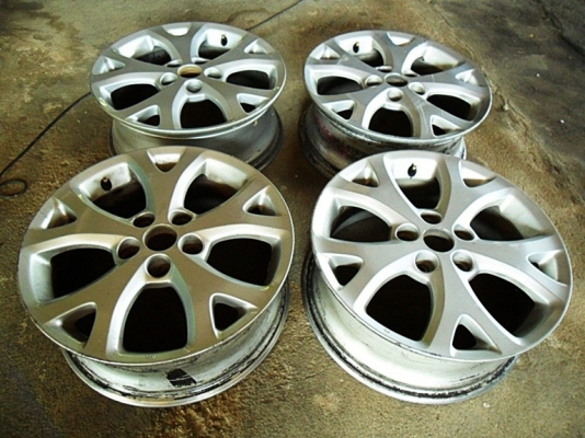 แม็กขอบ17แท้ 5รู114 สภาพดี(4วง4,800) แม็กขอบ17แท้ 5รู114 สภาพดี(4วง4,800)