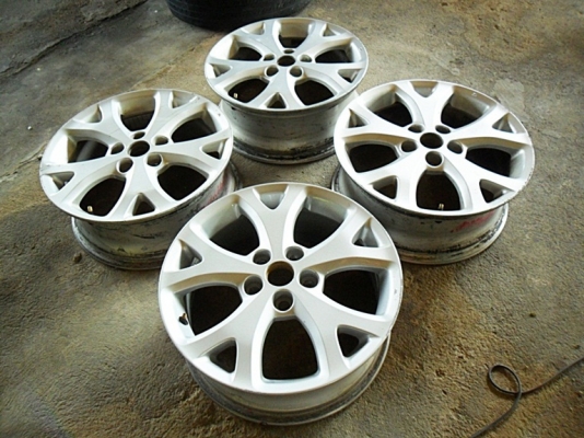 แม็กขอบ17แท้ 5รู114 สภาพดี(4วง4,800) แม็กขอบ17แท้ 5รู114 สภาพดี(4วง4,800)