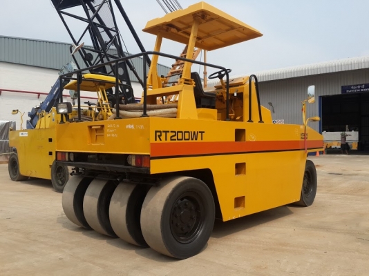 ขายค่ะรถบดล้อยาง 7 ล้อ ยี่ห้อ Hitachi รุ่น RT200WT #43076 เทียบเท่าไดนาแพค CP20W  ติดต่อ ใหม่ 061-4194022