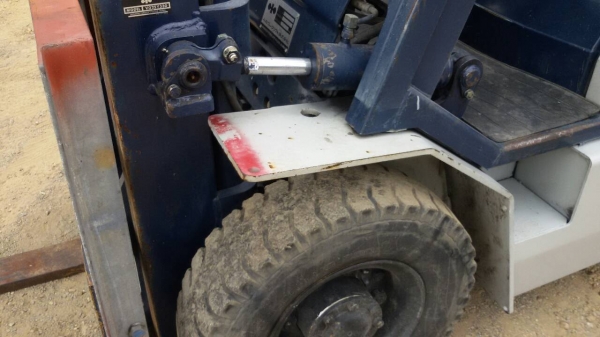 รถยก KOMATSU FG20-11 เครื่องเบนซิน เสาสูง 3 เมตร ยกได้ 2 ตัน  เกียร์ธรรมดา  รถนำเข้า สนใจติดต่อ 089-7949488