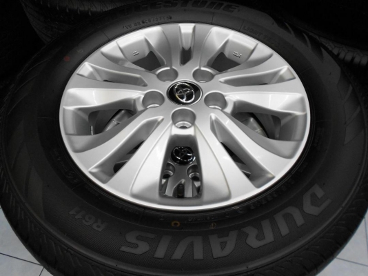 ล้อแม็ก Hilux Revo ขอบ 17 พร้อมยาง Bridgestone Dueler 265 65 17 ผลิตปี 2012 เทิร์นได้ ใส่ฟรีค่ะ