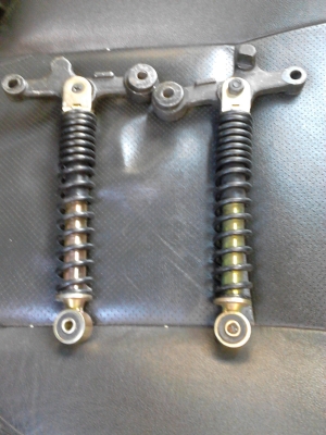 ขายโช้ค ขาไก่ใส่ รุ่น C honda ryuka classic ราคา 350 บาท