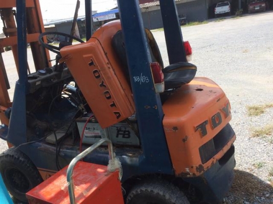 รถโฟร์คลิฟต์ TOYOTA 2 FD 15 รถโฟร์คลิฟต์ TOYOTA 2 FD 15