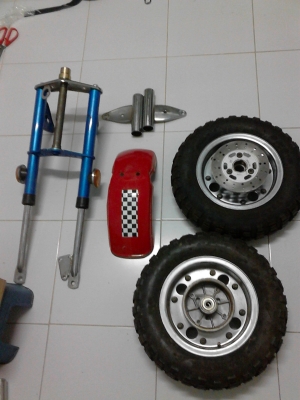 ชุดแต่งกอริลาชาลี ราคา 2000 บาท