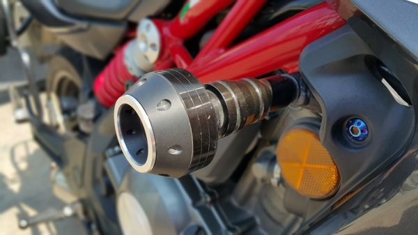 TNT300 2015 วิ่งน้อย แต่งจัดเต็ม สวยมากๆ ต่อรองได้จ้า