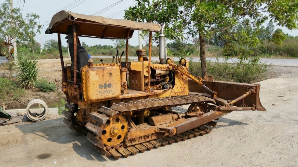 ขายด่วนรถแทรกเตอร์KOMATSU ดี2-3รถนอกเพิ่งนำเข้ามายังไม่เคยใช้งานในเมืองไทยเลย ขายด่วนรถแทรกเตอร์KOMATSU ดี2-3รถนอกเพิ่งนำเข้ามายังไม่เคยใช้งานในเมืองไทยเลย