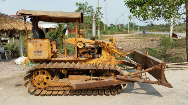 ขายด่วนรถแทรกเตอร์KOMATSU ดี2-3รถนอกเพิ่งนำเข้ามายังไม่เคยใช้งานในเมืองไทยเลย