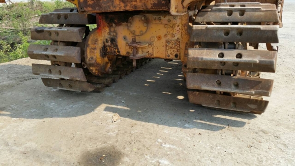 ขายด่วนรถแทรกเตอร์KOMATSU ดี2-3รถนอกเพิ่งนำเข้ามายังไม่เคยใช้งานในเมืองไทยเลย ขายด่วนรถแทรกเตอร์KOMATSU ดี2-3รถนอกเพิ่งนำเข้ามายังไม่เคยใช้งานในเมืองไทยเลย