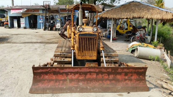 ขายด่วนรถแทรกเตอร์KOMATSU ดี2-3รถนอกเพิ่งนำเข้ามายังไม่เคยใช้งานในเมืองไทยเลย ขายด่วนรถแทรกเตอร์KOMATSU ดี2-3รถนอกเพิ่งนำเข้ามายังไม่เคยใช้งานในเมืองไทยเลย