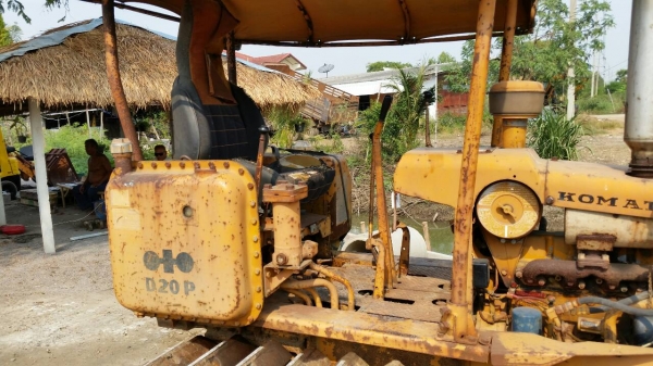 ขายด่วนรถแทรกเตอร์KOMATSU ดี2-3รถนอกเพิ่งนำเข้ามายังไม่เคยใช้งานในเมืองไทยเลย ขายด่วนรถแทรกเตอร์KOMATSU ดี2-3รถนอกเพิ่งนำเข้ามายังไม่เคยใช้งานในเมืองไทยเลย