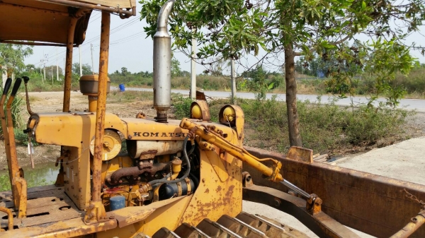 ขายด่วนรถแทรกเตอร์KOMATSU ดี2-3รถนอกเพิ่งนำเข้ามายังไม่เคยใช้งานในเมืองไทยเลย ขายด่วนรถแทรกเตอร์KOMATSU ดี2-3รถนอกเพิ่งนำเข้ามายังไม่เคยใช้งานในเมืองไทยเลย