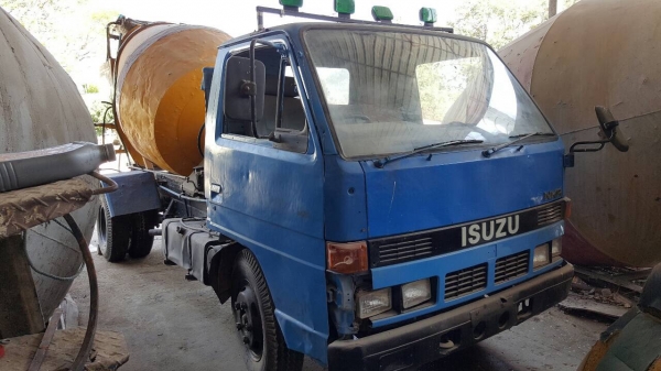 ขาย รถโม่ปูน 2.5 คิว 6 ล้อ ISUZU NKR ไม่มีทะเบียน เครื่อง 4BE1 110 แรงม้า คัสซีสวยตลอดเส้น ปั้มล่างเสียให้ไปซ่อมเองครับ