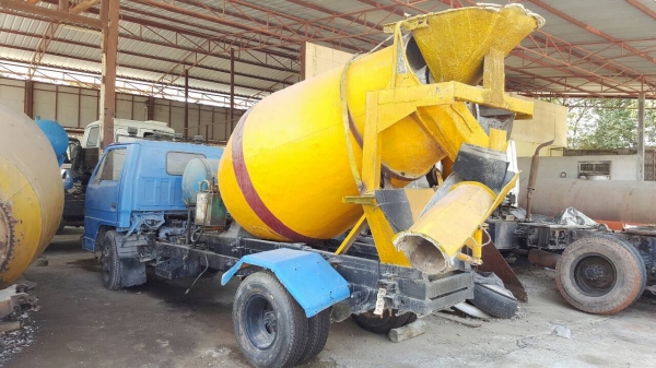 ขาย รถโม่ปูน 2.5 คิว 6 ล้อ ISUZU NKR ไม่มีทะเบียน เครื่อง 4BE1 110 แรงม้า คัสซีสวยตลอดเส้น ปั้มล่างเสียให้ไปซ่อมเองครับ