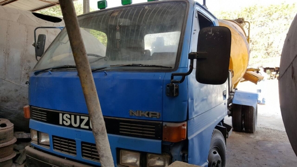 ขาย รถโม่ปูน 2.5 คิว 6 ล้อ ISUZU NKR ไม่มีทะเบียน เครื่อง 4BE1 110 แรงม้า คัสซีสวยตลอดเส้น ปั้มล่างเสียให้ไปซ่อมเองครับ