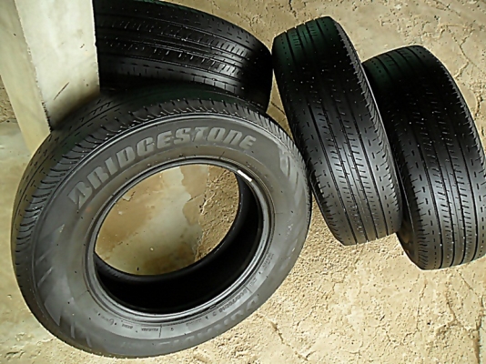 ยางกระบะขอบ15  บริดสโตน205-70-R15ลงพื้นปี15 (4เส้น3,800)