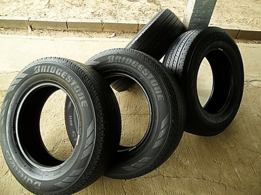 ยางกระบะขอบ15  บริดสโตน205-70-R15ลงพื้นปี15 (4เส้น3,800)