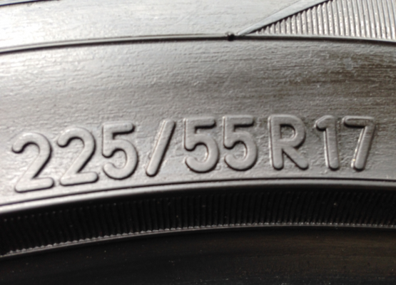 ยาง Nitto 225 55 17 ปี12 ดอกเต็ม พร้อมใช้งาน ราคาไม่แพง