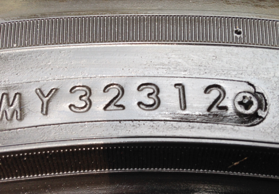 ยาง Nitto 225 55 17 ปี12 ดอกเต็ม พร้อมใช้งาน ราคาไม่แพง