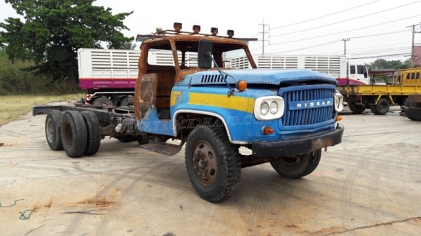 รถบรรทุก10 ล้อหัวยาว ยี่ห้อ NISSAN   ขายเฉพาะแซซซีและหัว