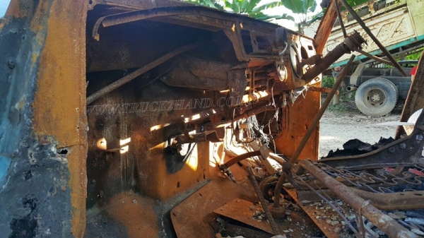 รถบรรทุก10 ล้อหัวยาว ยี่ห้อ NISSAN   ขายเฉพาะแซซซีและหัว