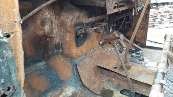 รถบรรทุก10 ล้อหัวยาว ยี่ห้อ NISSAN   ขายเฉพาะแซซซีและหัว